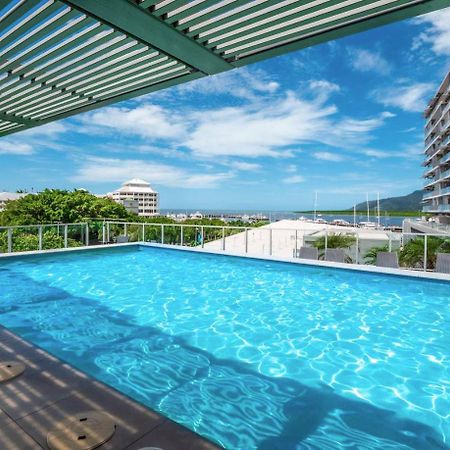 602 Harbour Lights With Ocean Views Hotell Cairns Rum bild