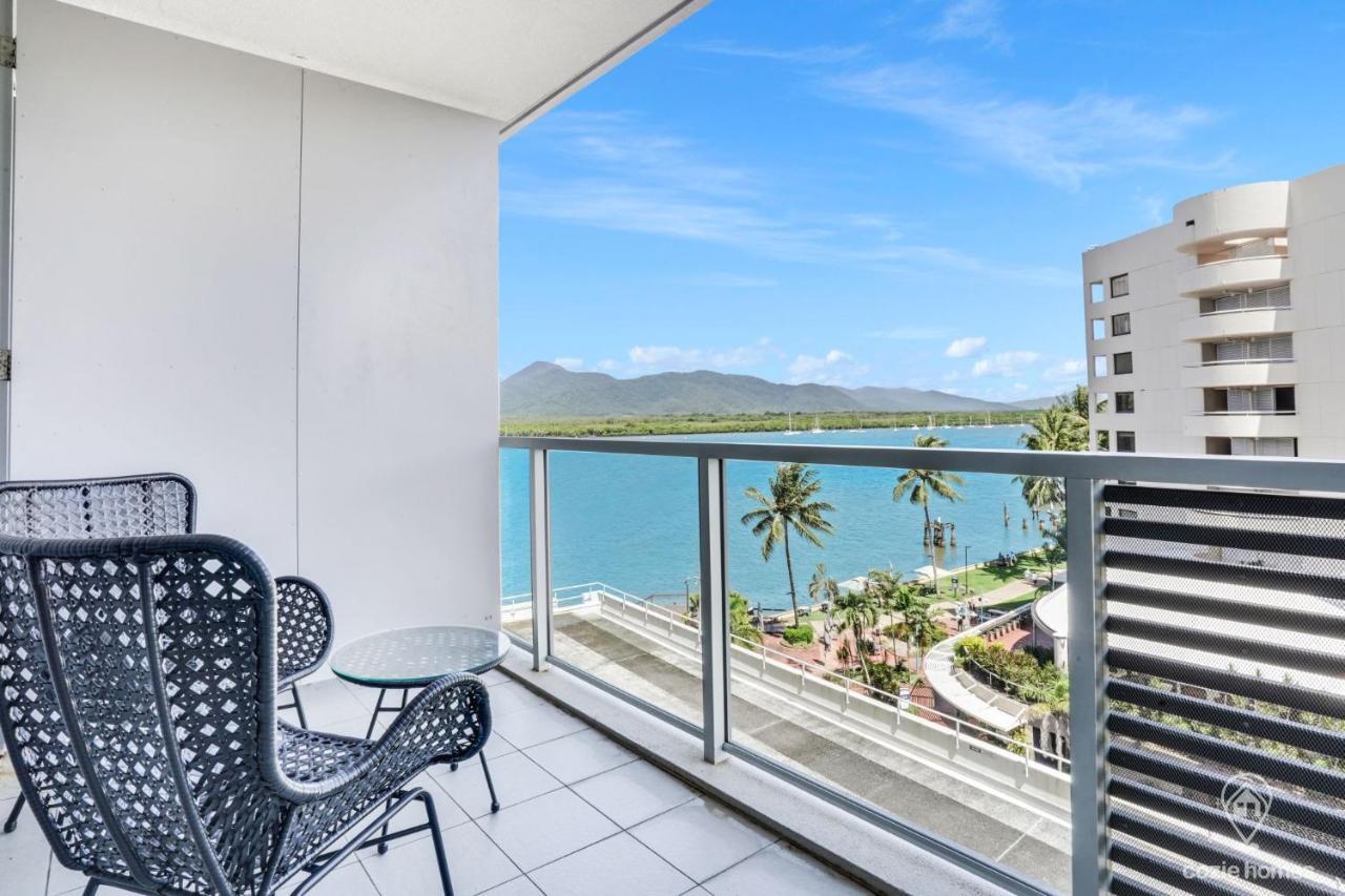 602 Harbour Lights With Ocean Views Hotell Cairns Exteriör bild
