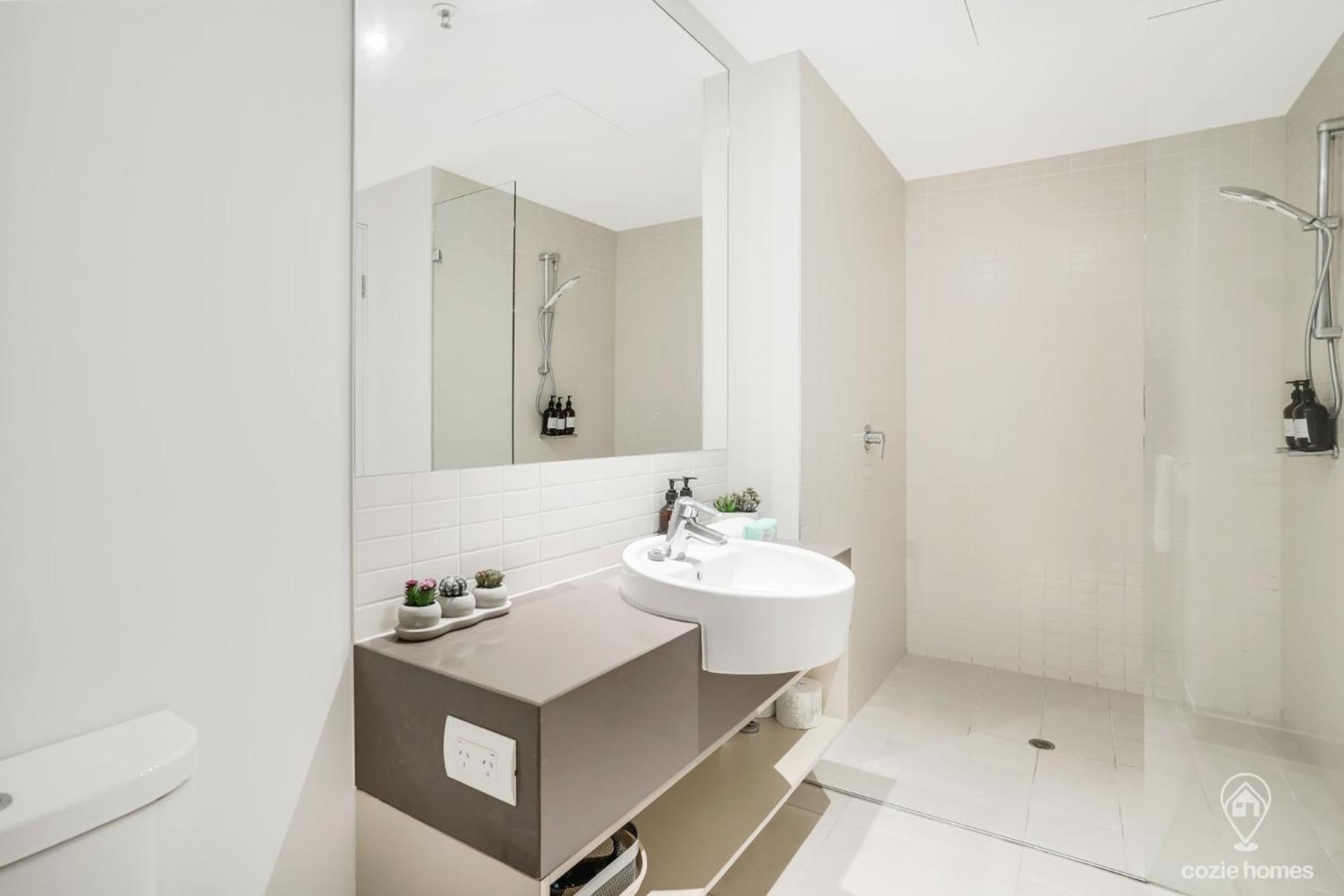 602 Harbour Lights With Ocean Views Hotell Cairns Rum bild