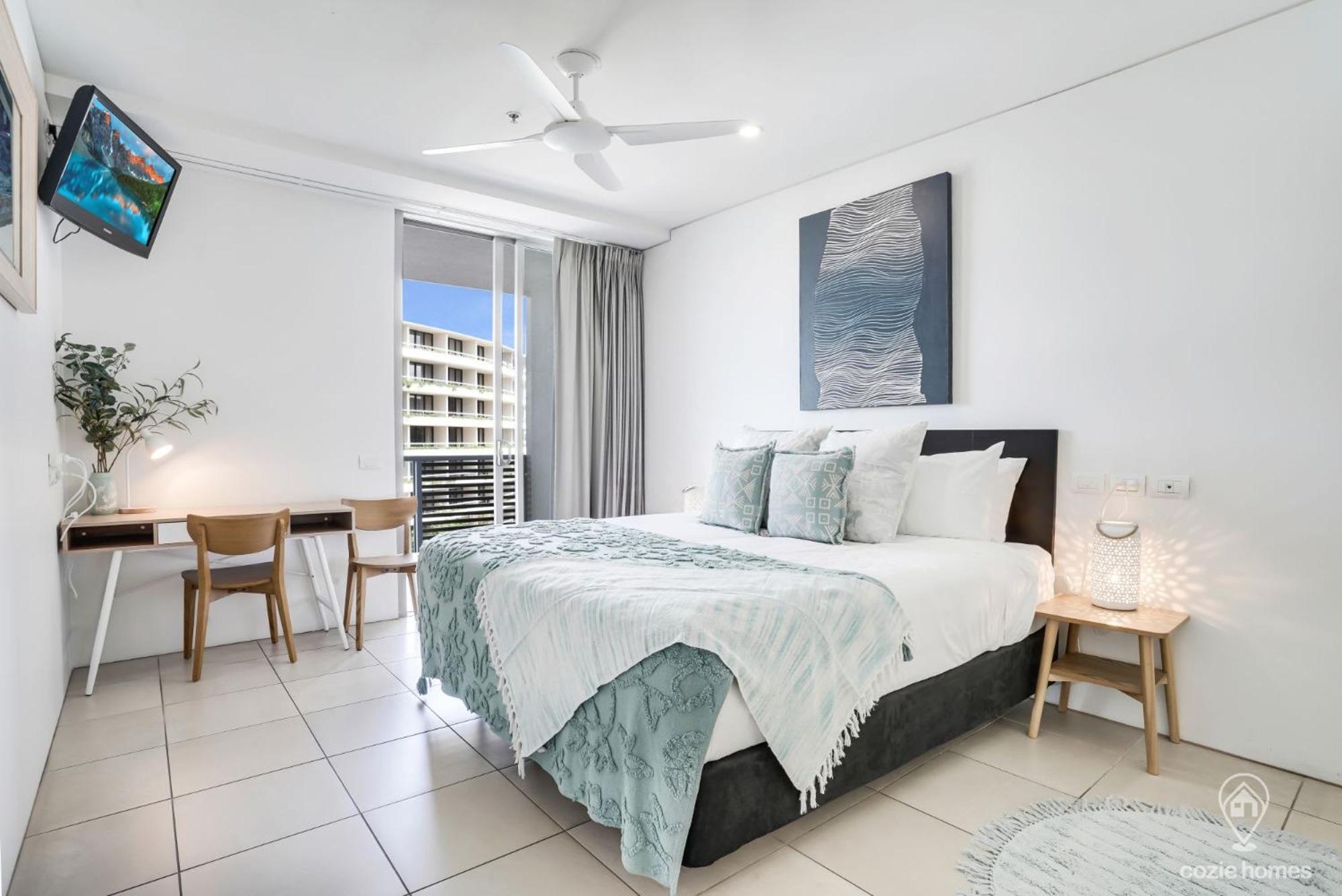 602 Harbour Lights With Ocean Views Hotell Cairns Rum bild